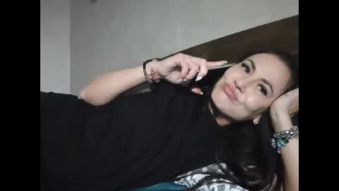 julianagold1 online show from January 14, 2025, 9:30 pm