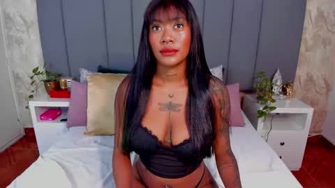 juli online show from September 25, 2025, 3:10 am