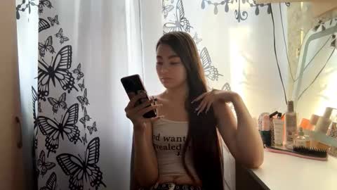 Snapshot of julianeaukamp chatting on February 6, 2026, 12:48 am Viola online show from February 6, 2026, 12:48 am