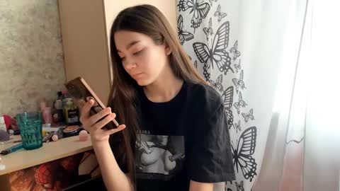 Snapshot of julianeaukamp chatting on February 25, 2026, 1:48 am Viola online show from February 25, 2026, 1:48 am