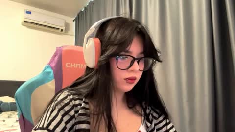 Snapshot of julianesanzo chatting on May 25, 2026, 9:26 am MIa online show from May 25, 2026, 9:26 am
