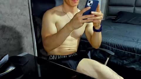 Snapshot of juliansexxx16 chatting on October 16, 2025, 10:55 pm Julian online show from October 16, 2025, 10:55 pm