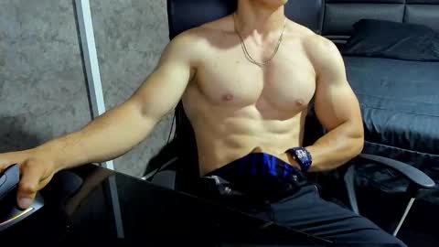 Snapshot of juliansexxx16 chatting on October 21, 2025, 9:32 am Julian online show from October 21, 2025, 9:32 am