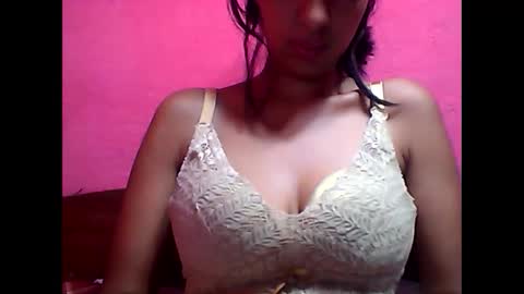 julie0612 online show from February 10, 2025, 9:04 am