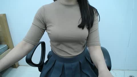 julie9x online show from December 17, 2025, 10:05 pm