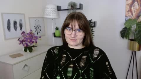 Snapshot of julie_extasy chatting on October 15, 2025, 1:44 pm Julie online show from October 15, 2025, 1:44 pm