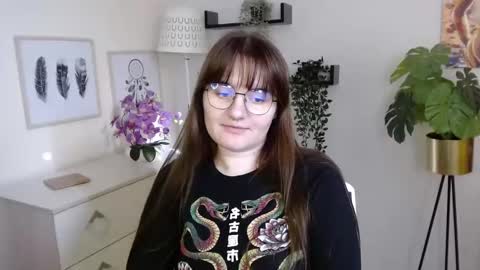Snapshot of julie_extasy chatting on October 22, 2025, 12:27 pm Julie online show from October 22, 2025, 12:27 pm