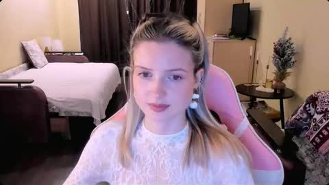 Julie online show from November 30, 2025, 2:10 pm