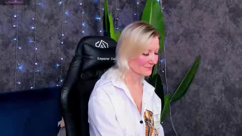 Julie Lucasss online show from February 5, 2026, 9:47 am