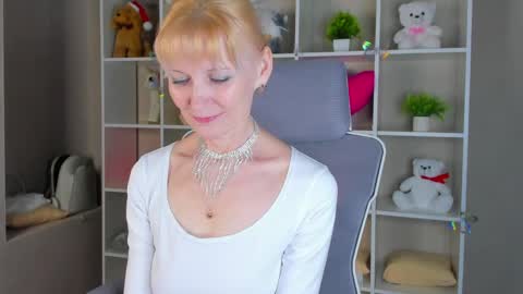 Julie Lucasss online show from April 1, 2026, 12:55 am