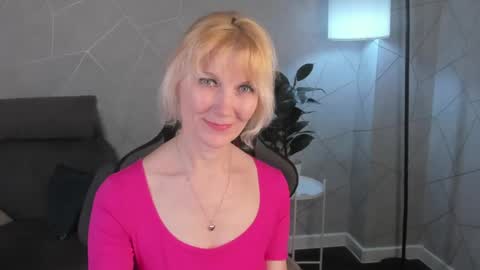 Julie Lucasss online show from April 16, 2026, 12:44 am