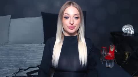 julia online show from March 31, 2026, 10:54 pm