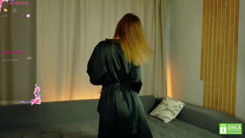 julieqt online show from October 18, 2025, 4:52 pm