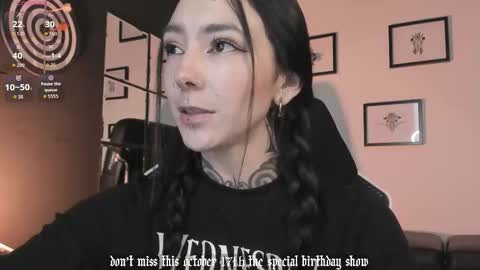 Snapshot of juliet_sourire chatting on October 4, 2025, 2:04 pm juliet_sourire online show from October 4, 2025, 2:04 pm