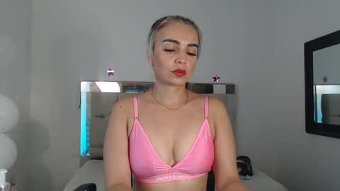 julieta__fox_ online show from January 24, 2025, 3:32 am