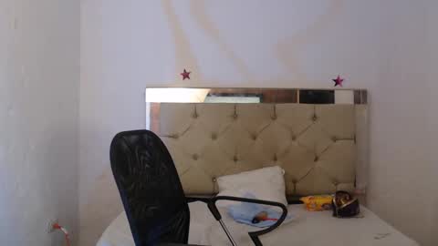 julieta__fox_ online show from February 4, 2025, 6:04 am