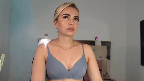 julieta__fox_ online show from March 8, 2025, 2:12 am