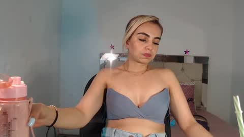 julieta__fox_ online show from March 8, 2025, 5:38 am