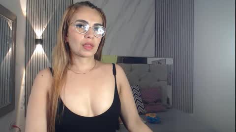 julieta__fox_ online show from September 14, 2025, 2:44 am