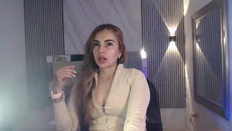 julieta__fox_ online show from December 18, 2025, 11:00 pm