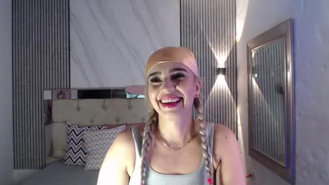 julieta__fox_ online show from February 4, 2026, 2:17 am