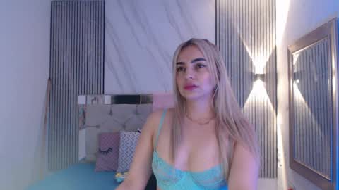 julieta__fox_ online show from April 14, 2026, 3:01 am