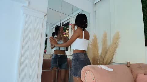 Juli online show from November 2, 2025, 7:38 pm