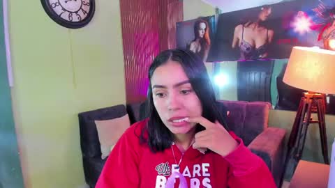 julieta_fn online show from June 8, 2026, 1:44 pm