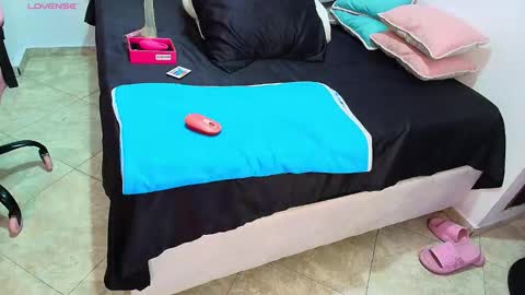 julieta_rose19 online show from February 25, 2026, 1:26 am