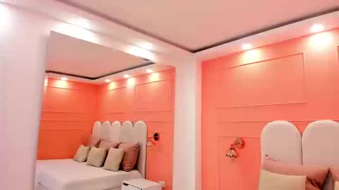     online show from September 26, 2025, 10:25 pm