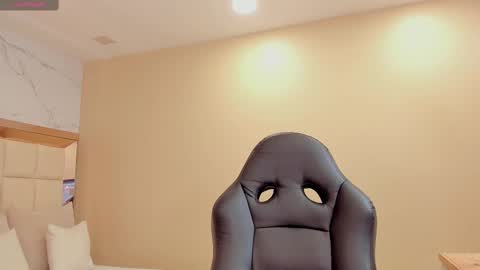     online show from October 7, 2025, 10:18 pm