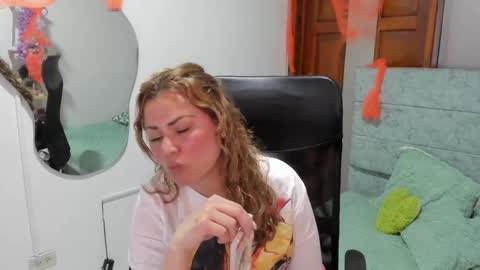 julieta_star69 online show from October 27, 2025, 11:09 pm