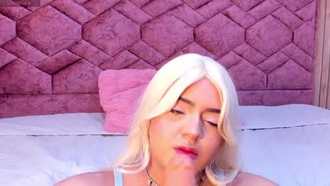 Julieta  online show from May 20, 2026, 1:06 pm