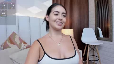 Julieta Santos online show from November 12, 2025, 6:52 pm