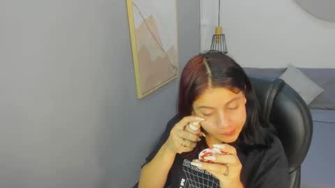 Julieth  online show from November 18, 2025, 7:51 pm