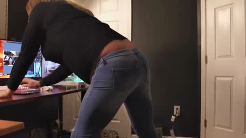 Julie TS online show from February 15, 2026, 10:25 am