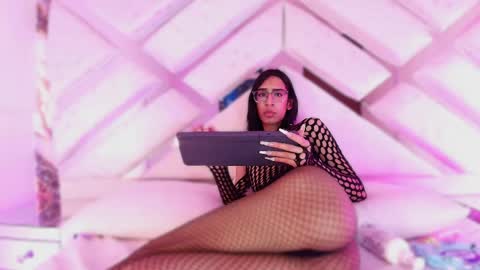   J U L L I E T A F O X   online show from March 7, 2026, 9:06 am