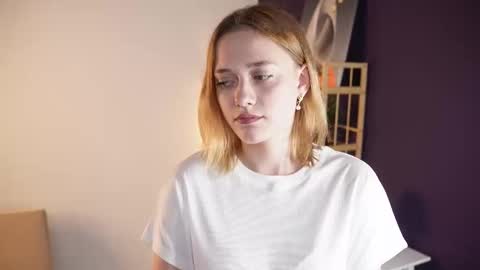 Mia online show from September 9, 2025, 3:50 am