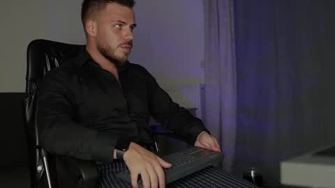 JULiUS   online show from September 9, 2025, 6:29 pm