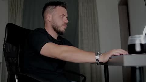 JULiUS   online show from October 1, 2025, 6:25 pm