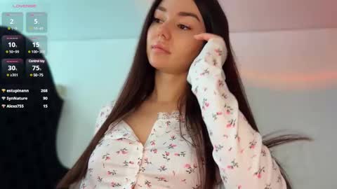 Hloya online show from February 21, 2025, 1:33 pm