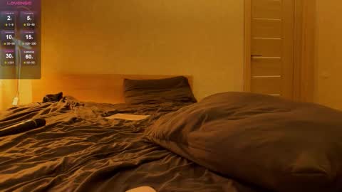 Hloya online show from February 19, 2026, 7:43 pm