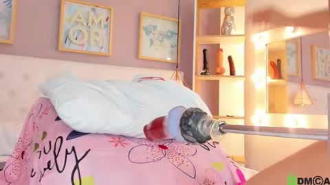  Juliana  online show from November 10, 2025, 8:41 pm