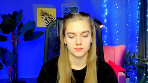 junewoods online show from January 13, 2026, 8:19 am