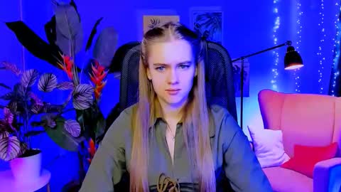 Snapshot of junewoods chatting on March 3, 2026, 7:03 am junewoods online show from March 3, 2026, 7:03 am