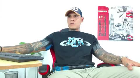 juniior_333 online show from November 26, 2025, 8:32 pm