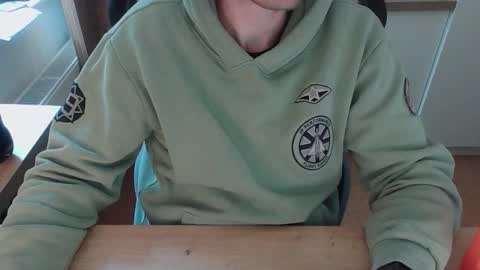 junk2711 online show from September 25, 2025, 2:32 pm