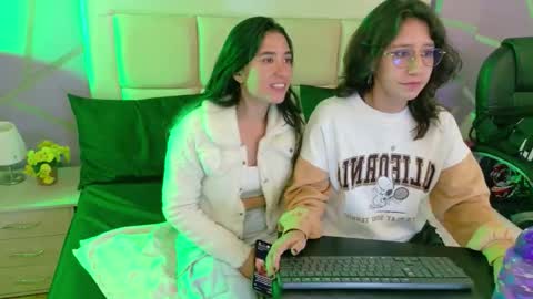 Snapshot of jupiter_saturno chatting on November 27, 2025, 9:17 pm Jupiter y Saturno online show from November 27, 2025, 9:17 pm