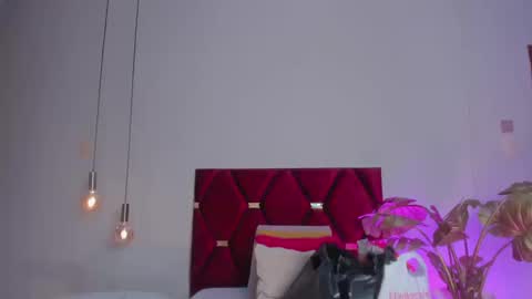 Jupiter Fox online show from September 9, 2025, 12:32 am