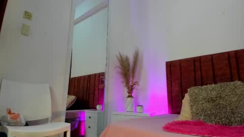 Jupiter Fox online show from September 22, 2025, 11:51 pm